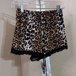 Avid Love Leopard Print Lace Trim Shorts Sz Small